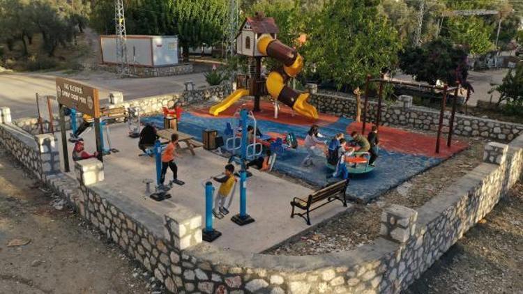 Kaş Belediyesi 11 mahalleye çocuk oyun parkları kurdu