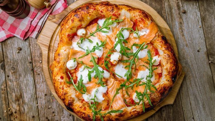 MasterChef tütsülenmiş somon pizza tarifi: Tütsülenmiş somon pizza nasıl yapılır, malzemeleri nelerdir?