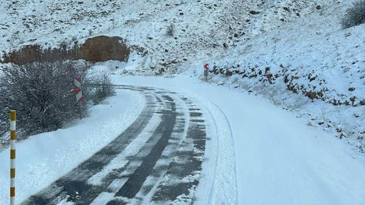 Malatyada 14 kırsal mahalle yolu, kardan kapandı