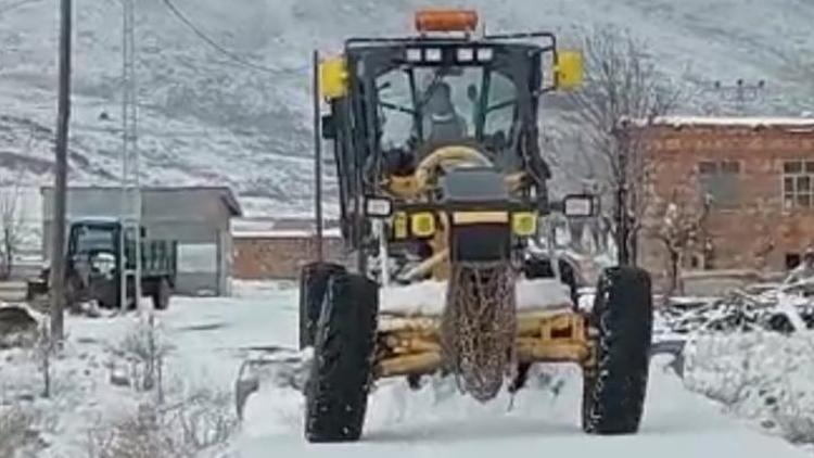 Tunceli’de kar yağışı nedeniyle 15 köy yolu ulaşıma kapandı