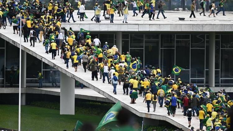 Brezilya’daki protestolarda 300 gözaltı