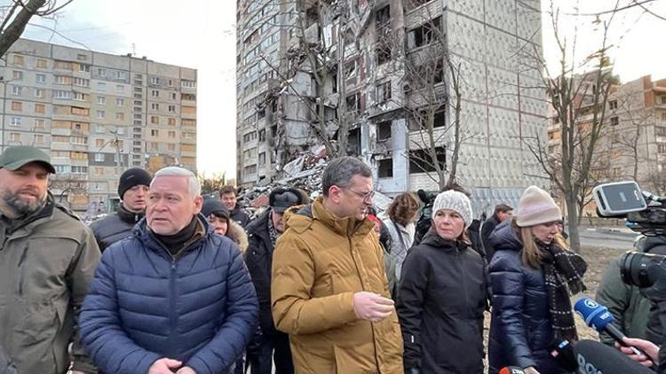 Baerbock’tan Ukrayna’ya sürpriz ziyaret