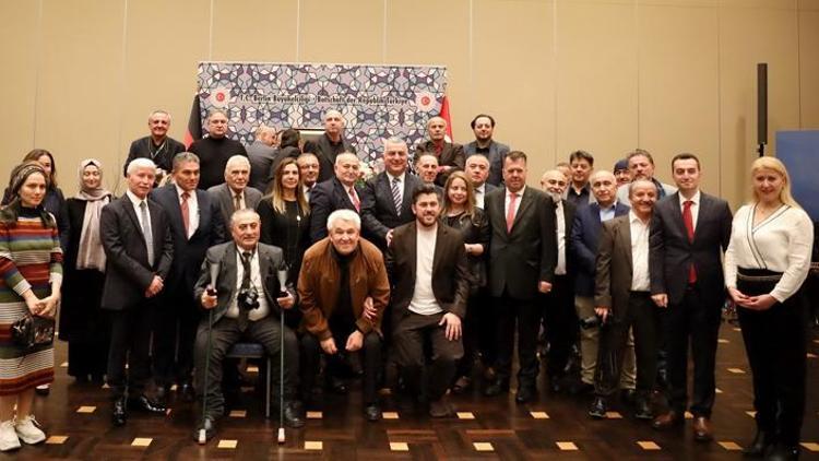 Büyükelçi Şen, Türk gazetecilerle bir araya geldi