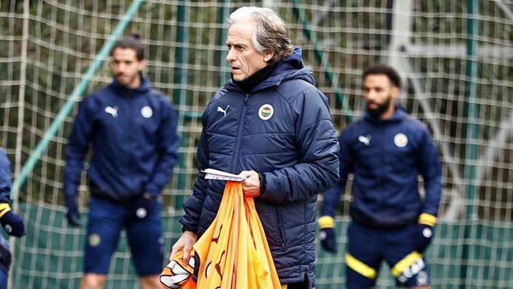 Fenerbahçenin Gaziantep FK maçı kadrosu açıklandı Samet Akaydin...