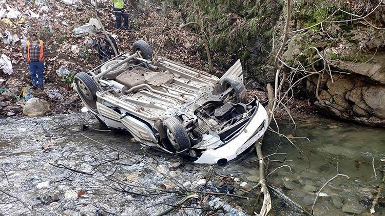 Aydında hafif ticari araç dereye yuvarlandı Araçtaki 2 kişi hayatını kaybetti