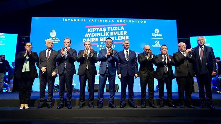 CHPli büyükşehir belediye başkanları İstanbulda törene katıldı