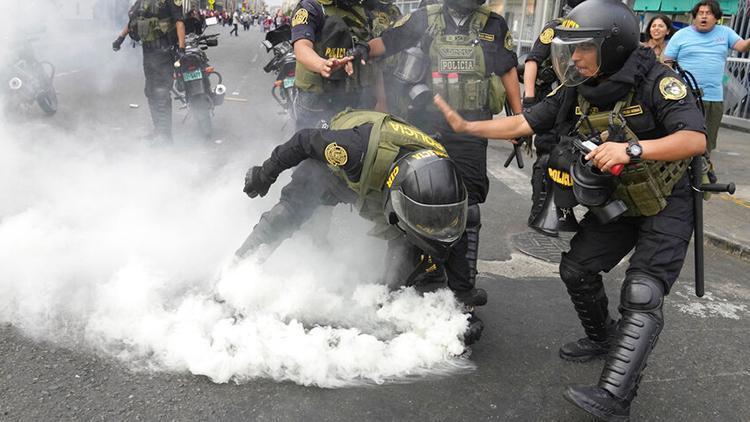 Perudaki gösterilerde hayatını kaybedenlerin sayısı 53e yükseldi