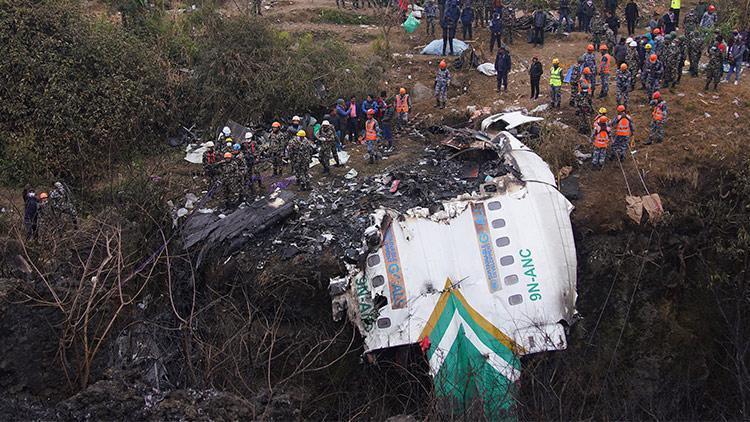 Nepalde düşen yolcu uçağındaki cansız bedenlerin tümü bulundu
