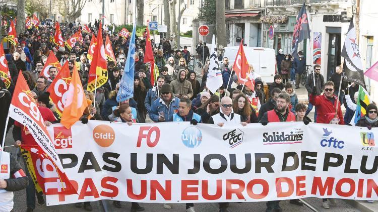 Fransa’da halk emeklilik reformuna karşı sokağa döküldü