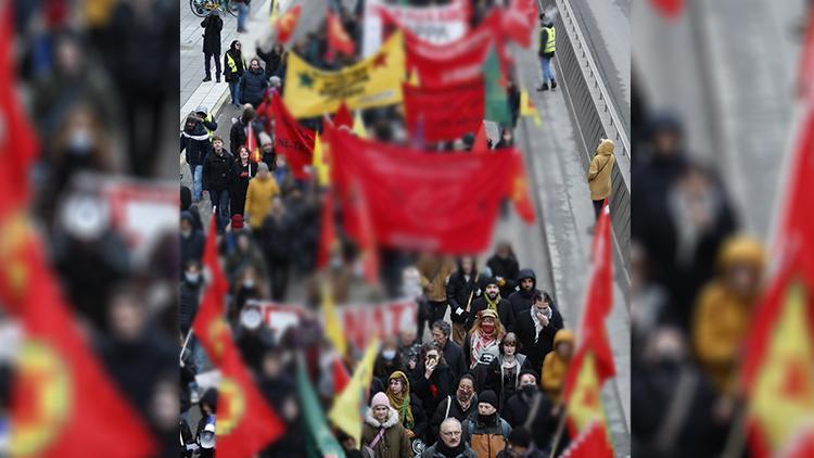 İsveçten bir skandal daha PKK terör örgütü destekçilerinden provokasyon