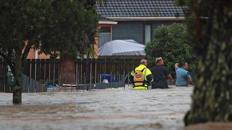 Yeni Zelanda’nın Auckland şehrini sel vurdu