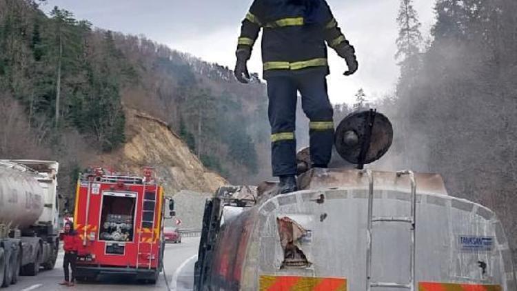 Mazot yüklü tanker yandı