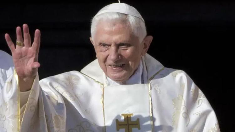 Eski Papa 16. Benedictus, uykusuzluk nedeniyle istifa etmiş