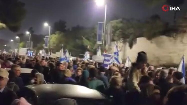 İsrailde binlerce kişiden hükümet karşıtı protesto