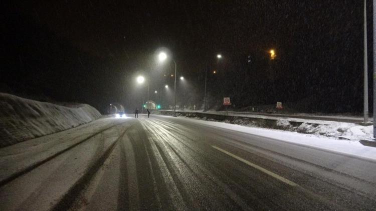 Zonguldak-Ankara karayolunda kar yağışı etkili oldu