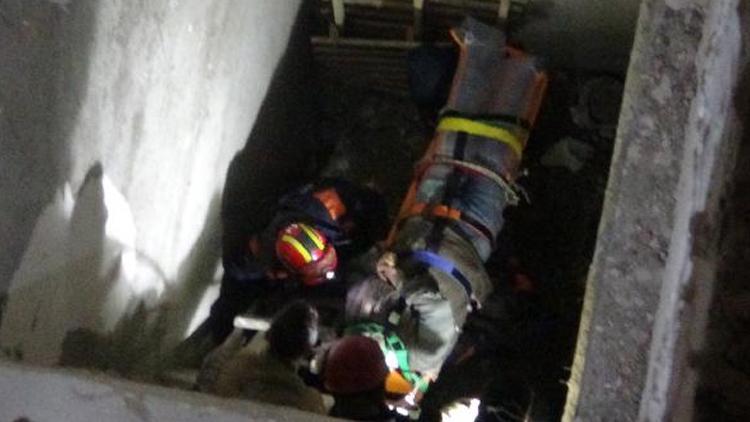 Avcılarda inşaattaki kontrol sırasında asansör boşluğuna düştü