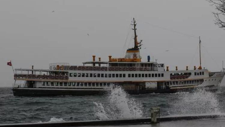 İstanbulda deniz ulaşımına lodos engeli