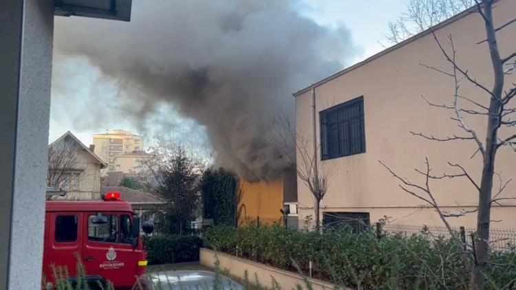 Kadıköy’de metruk karakol binasında yangın