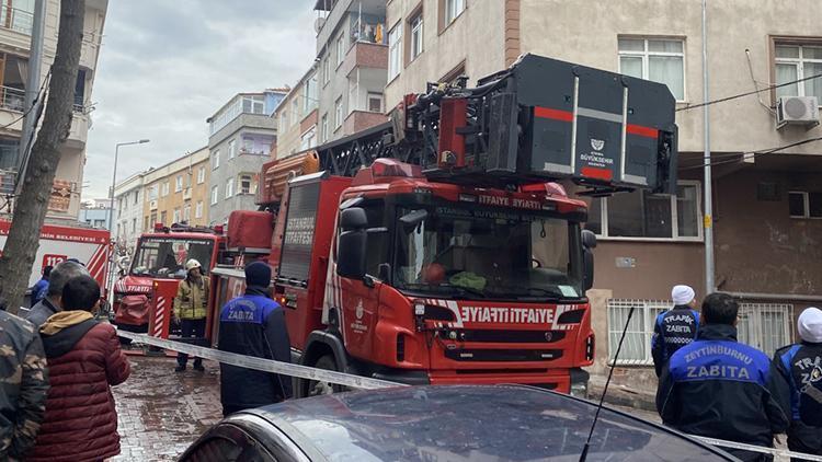 Zeytinburnunda yangın paniği 4ü çocuk 7 kişi kurtarıldı