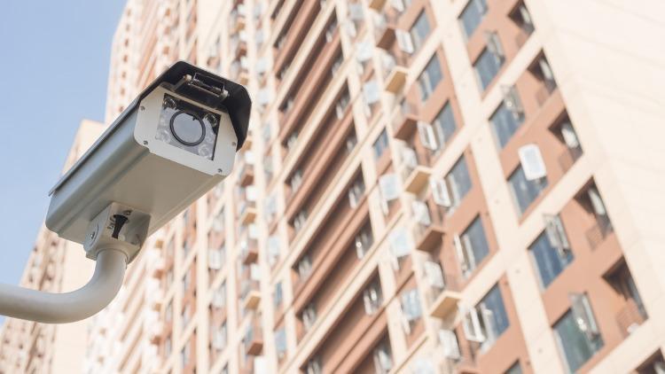 Apartmanlara takılan kameralar özel hayatın gizliliği tartışmalarını başlattı... Yasalar bu konuda ne diyor