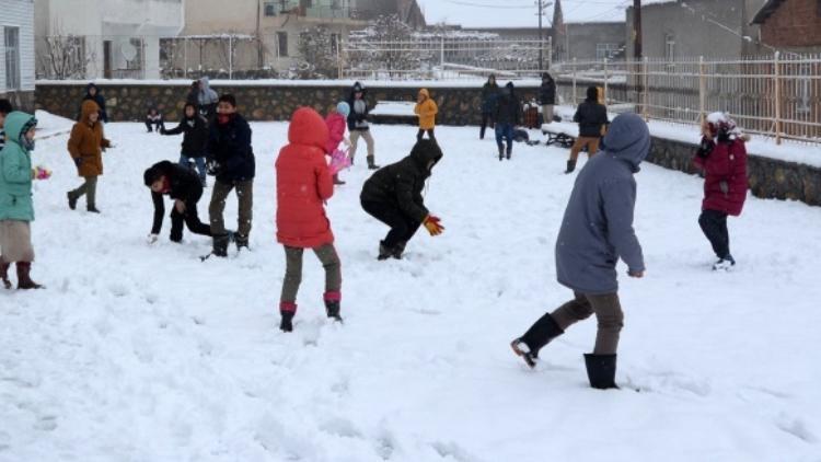 Son dakika... İstanbul ve Ankarada eğitime kar engeli...