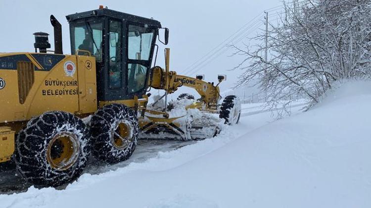 Samsunda 145 mahallenin yolu kardan kapandı