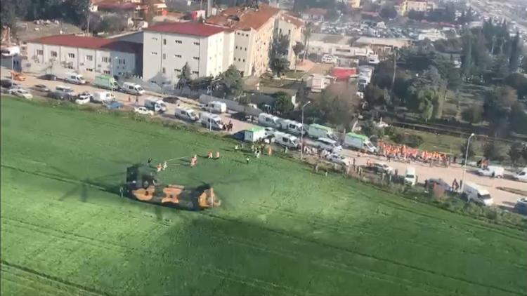 TSKnın uçan kaleleri deprem bölgelerine yardım taşıyor