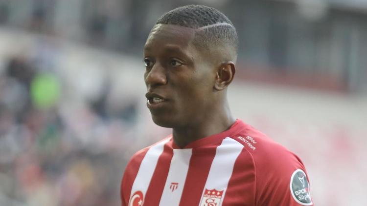 Sivassporlu Max Gradel’den depremzedelere yardım