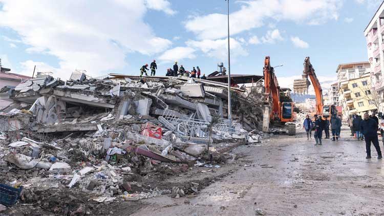 Depremlerin yıktığı Nurdağı ve İslahiye’de durum şok edici: Binalar kum gibi birbirine karışmış