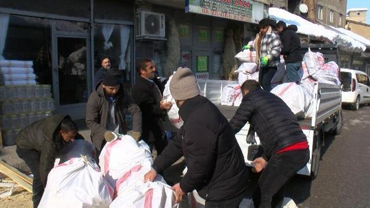 Muş’tan deprem bölgesine 600 soba ve odun gönderildi