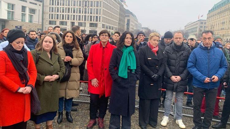 Berlin’de deprem kurbanları anıldı