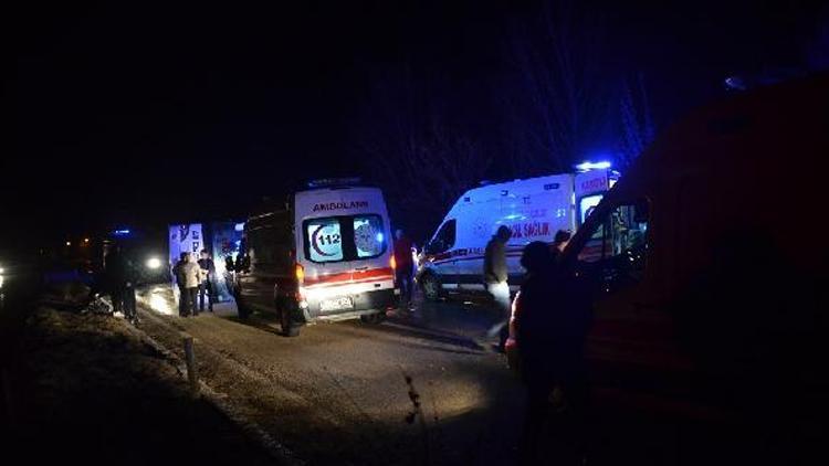 Kastamonunda yolcu otobüsü devrildi: 30 yaralı