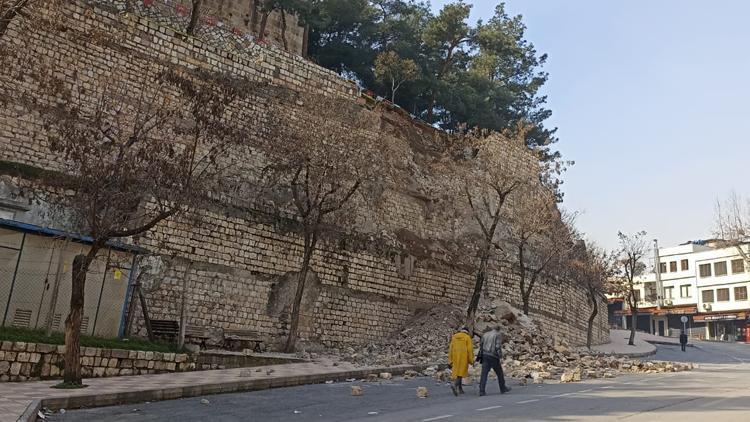 Kahramanmaraşın simgesi olan kale depremde hasar gördü