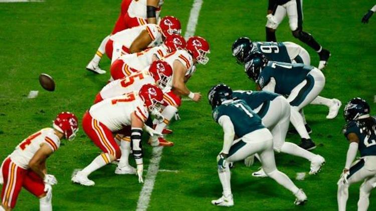 Super Bowl’da depremlerde hayatını kaybedenler anıldı