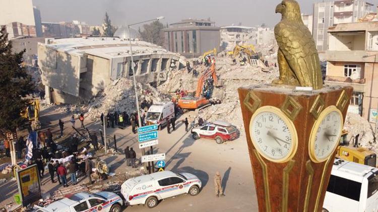 Adıyamanda Saat Kulesi’ndeki saat 04.17’de durdu