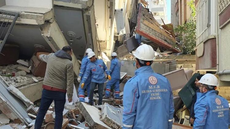 MEB, deprem bölgesinde yaraları sarıyor