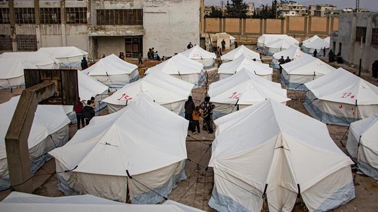 İdlibte depremzedeler çadırlarda yaşam mücadelesi veriyor