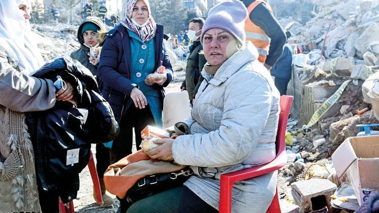 Bir haftadır aynı sandalyede