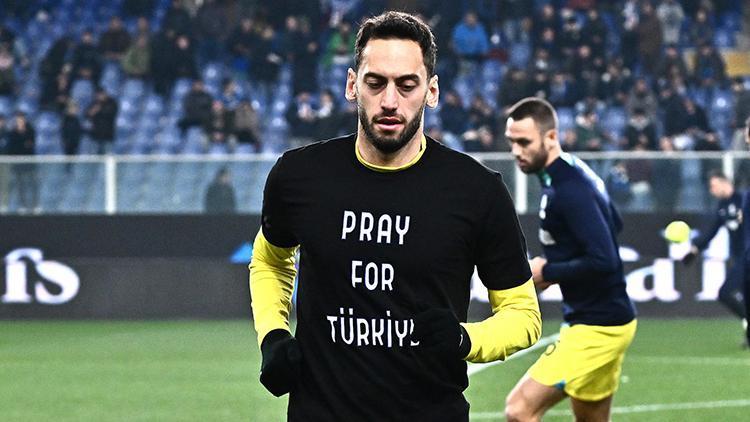 Hakan Çalhanoğlu, Türkiye için dua et yazılı tişörtle ısınmaya çıktı
