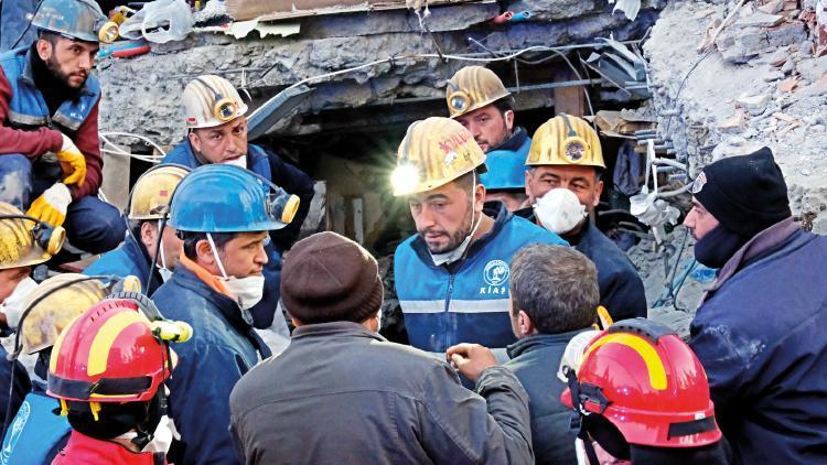 Mesaiden çıkıp deprem bölgesine koşan madenciler: Enkazda kendi canımız var gibi kazıyoruz