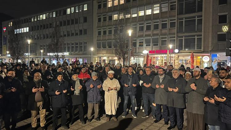 Kornmarkt’ta depremzedeler için dua edildi