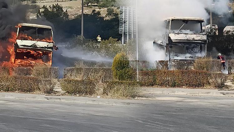 2 katlı otobüs dinlenme tesisinde alev alev yandı