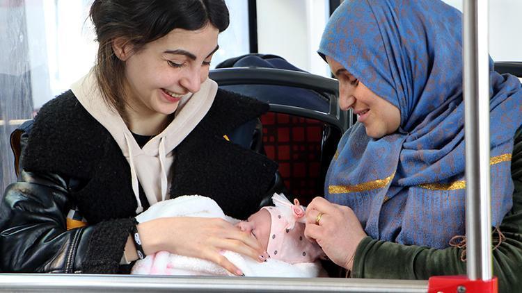 Suriyeli anne, hayatlarını kurtaran hemşirenin adını bebeğine verdi