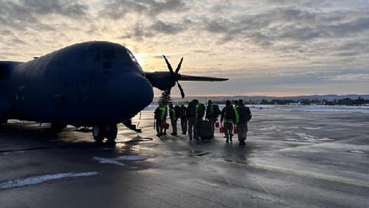 Norveçin uçan ambulansı depremzedelere yardım ediyor