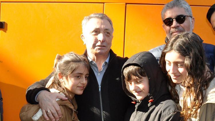 Başkan Ahmet Nur Çebi, depremzedelerle bir araya geldi