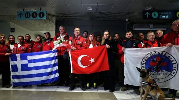 Yunanistan ekibi ülkesine alkışlarla döndü