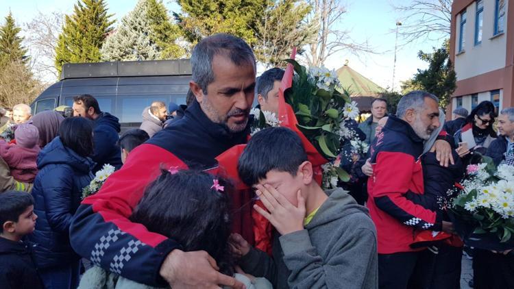 82 kişiyi kurtaran itfaiyeciler döndü; Marmara depreminin en az 5 katı