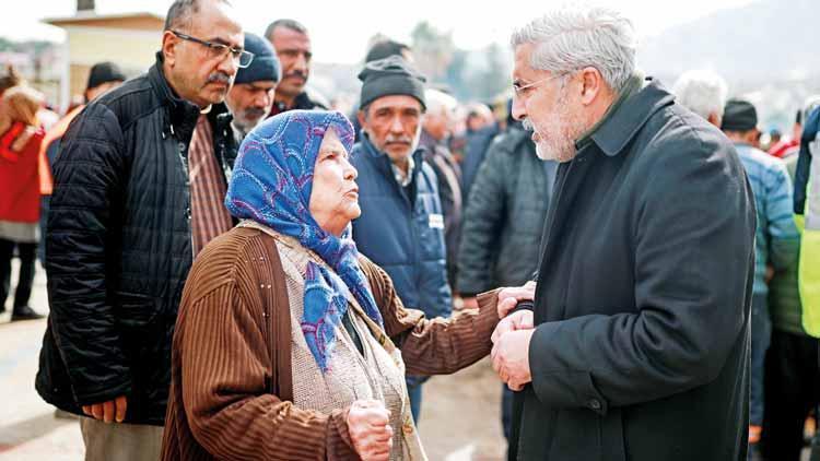 Depremde 11 yakınını kaybeden AK Partili Hüseyin Yayman: Herkese yardım ettim ablama edemedim...