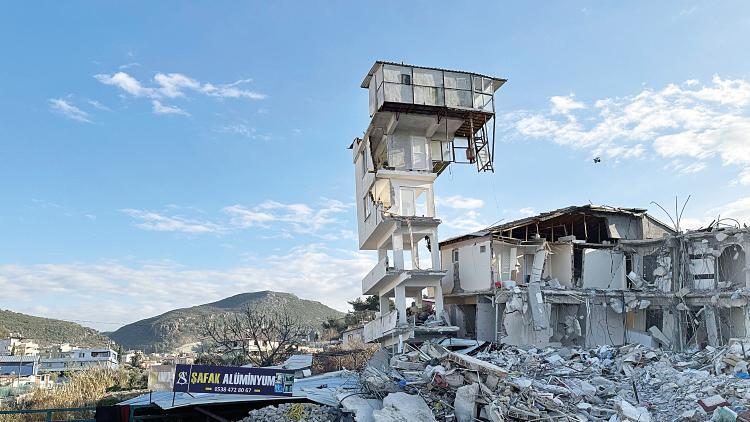 Bir kuş evi kalmış... İbretlik kule