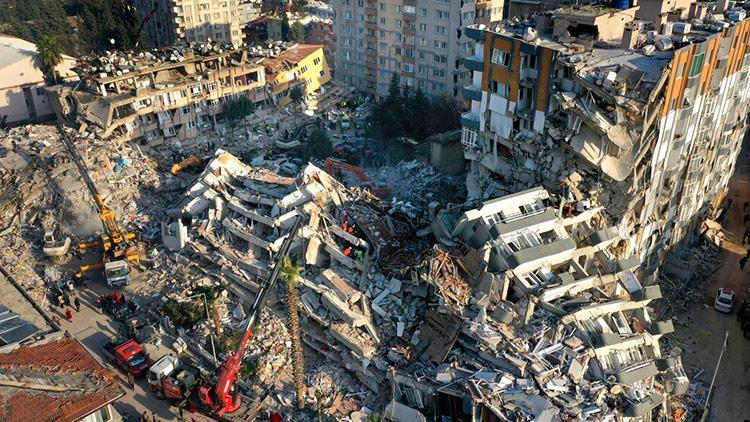 Türkiye depremi dünyada manşet... İngiliz gazete böyle duyurdu: Her 2 kişiden 1i bu kentte öldü